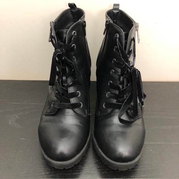 Mossimo Black Ankle Heel Boot with Zipper Detail - Picture 3 of 6